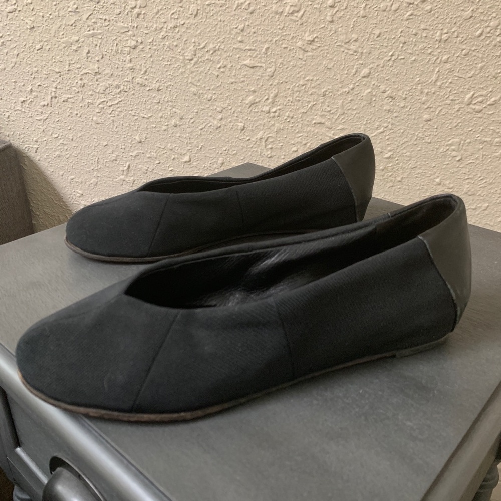 Eileen Fisher Black Flats - Picture 3 of 8